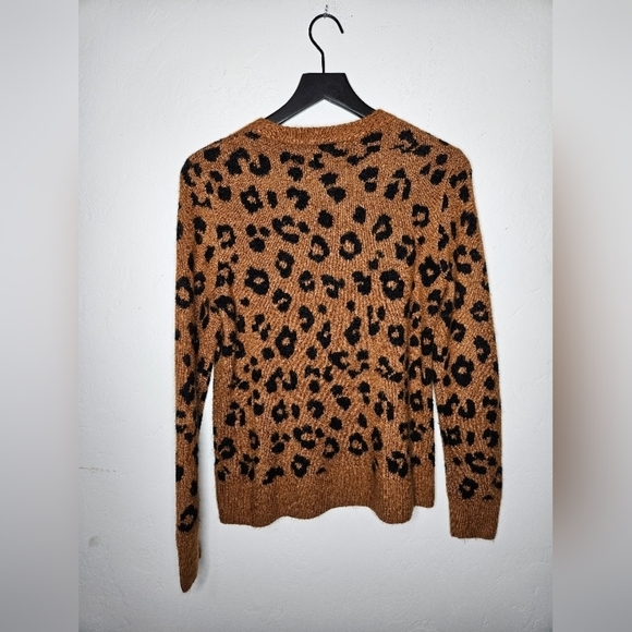 Old Navy Animal Print Soft Knit Crew Neck Sweater Size‎ Medium - Picture 3 of 5
